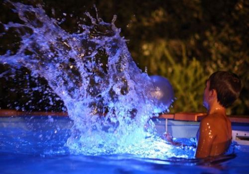 Article_site_web_-_pourquoi_faut-il_bien_eclairer_sa_piscine_.jpg